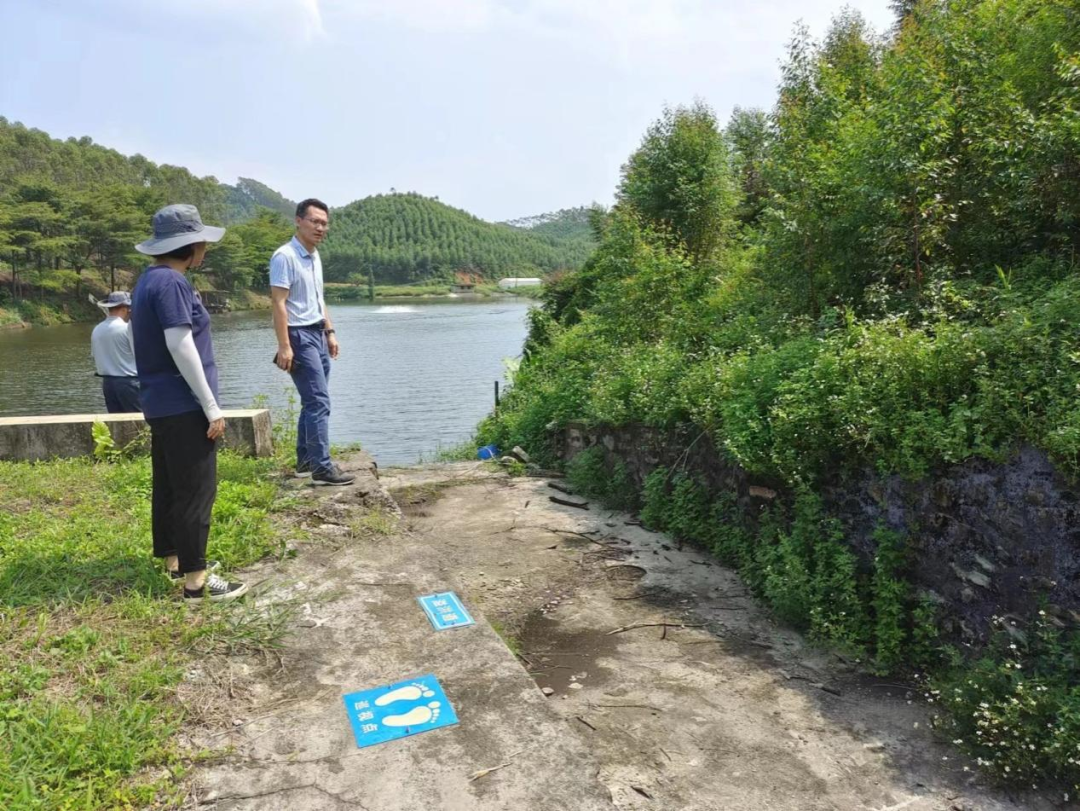 4深入排查轄區(qū)水庫、山塘，提前排洪騰出足夠庫容.png